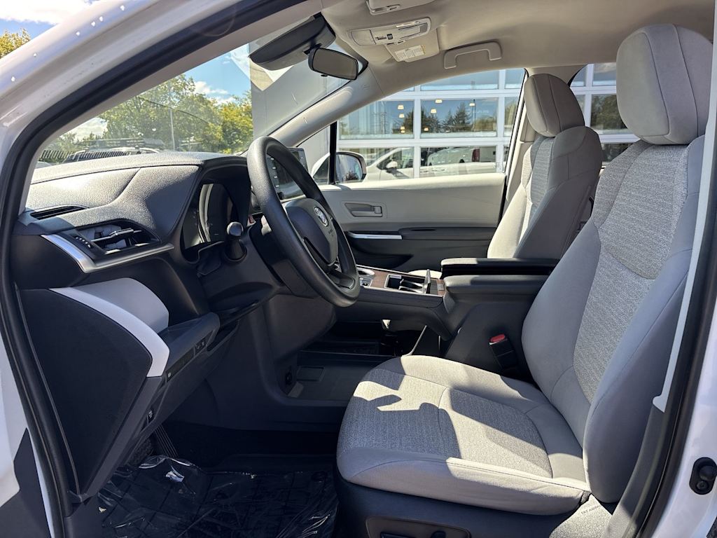 Thumbnail: 2022 Toyota Sienna - 5