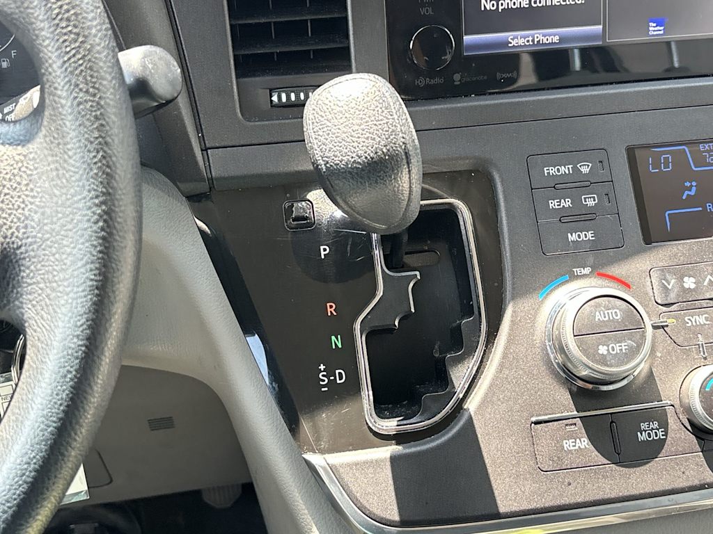 Thumbnail: 2017 Toyota Sienna - 7