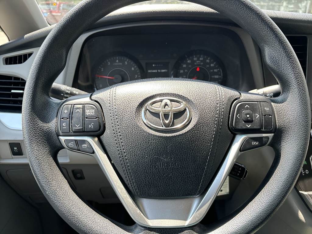 Thumbnail: 2017 Toyota Sienna - 2