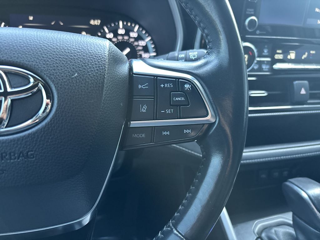 Thumbnail: 2021 Toyota Highlander - 15