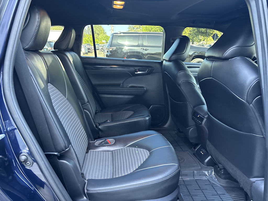 Thumbnail: 2021 Toyota Highlander - 6