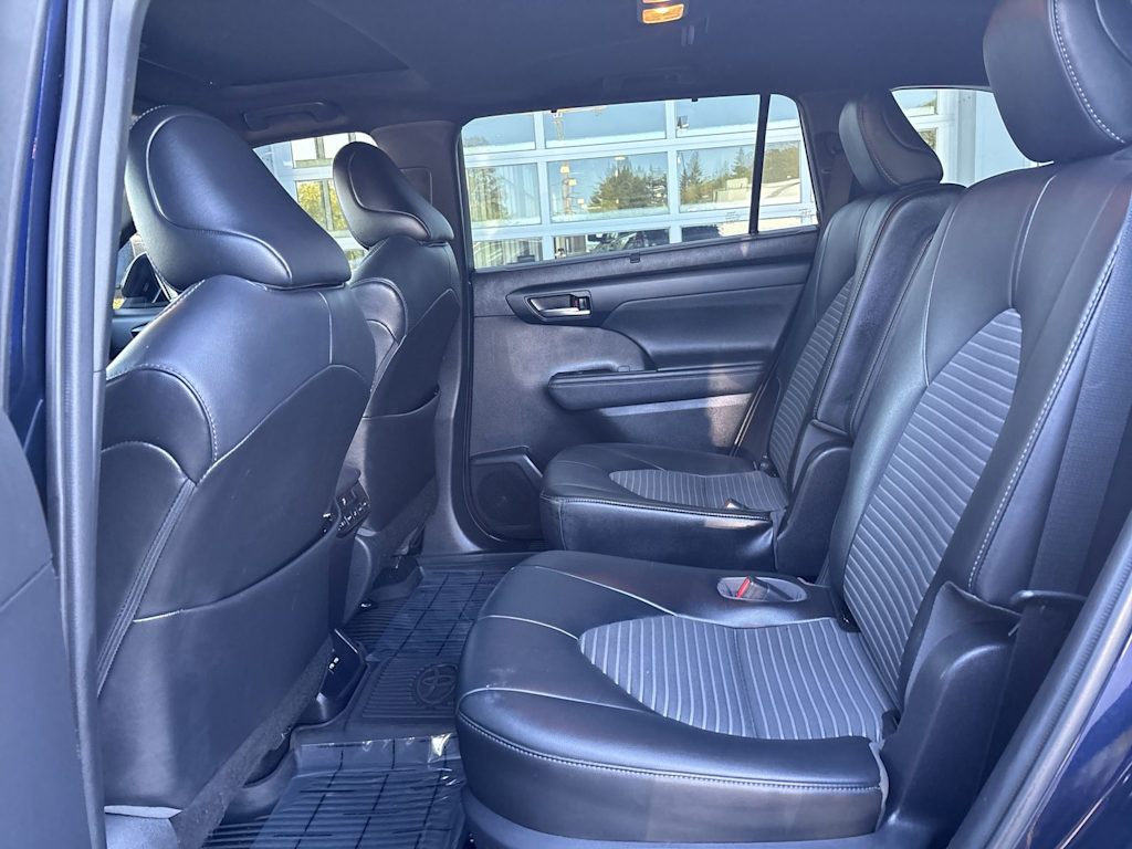 Thumbnail: 2021 Toyota Highlander - 10