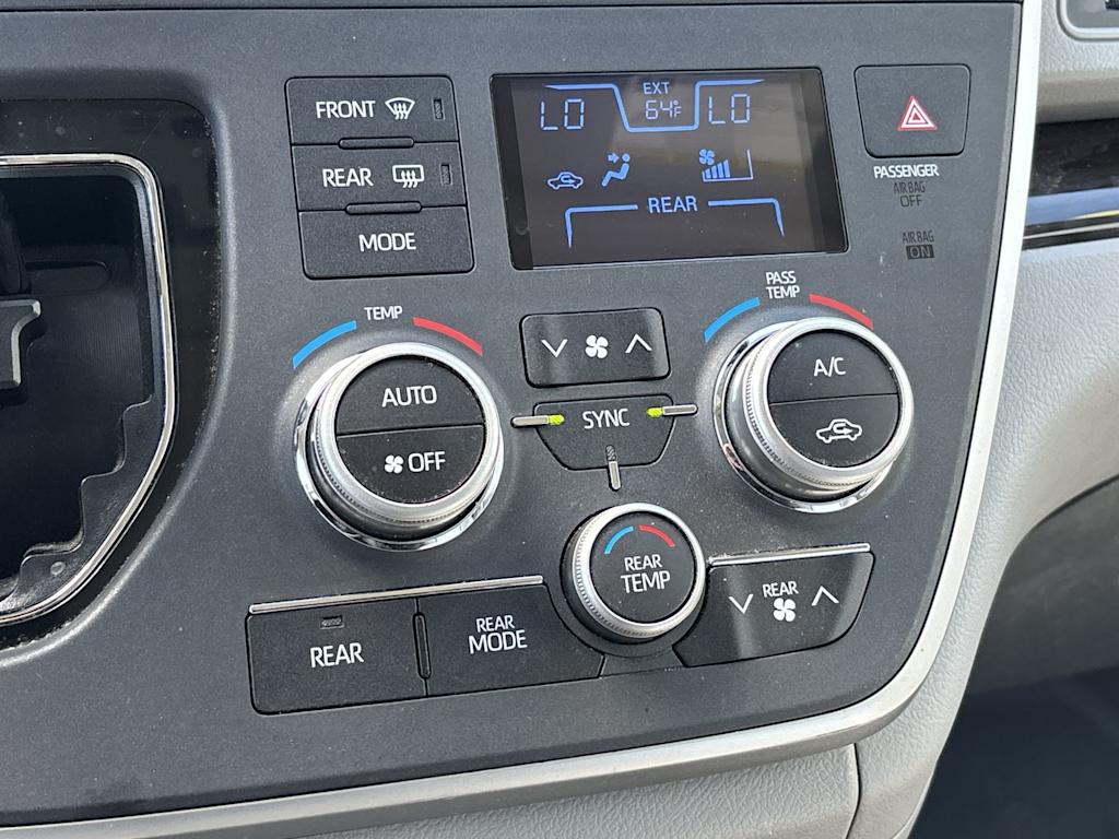 Thumbnail: 2020 Toyota Sienna - 21