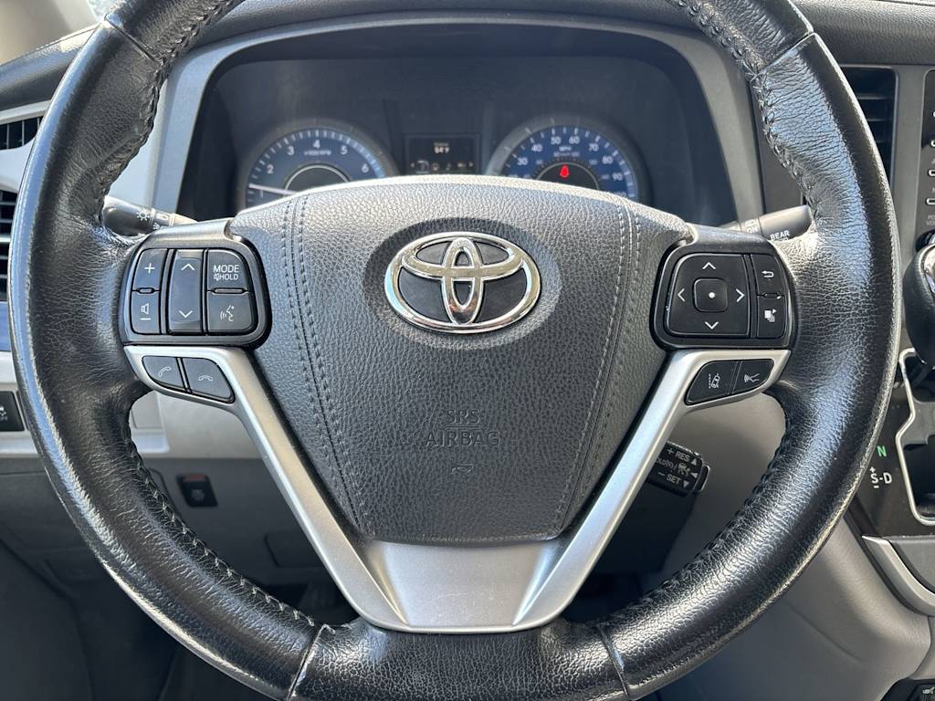 Thumbnail: 2020 Toyota Sienna - 12