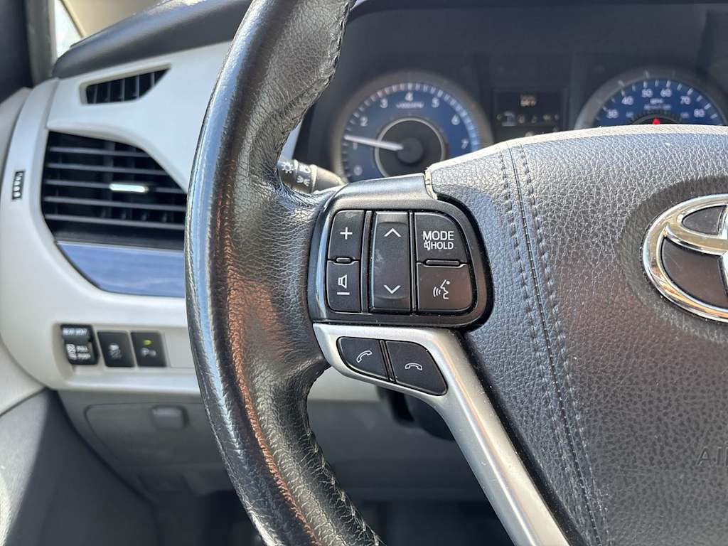 Thumbnail: 2020 Toyota Sienna - 13