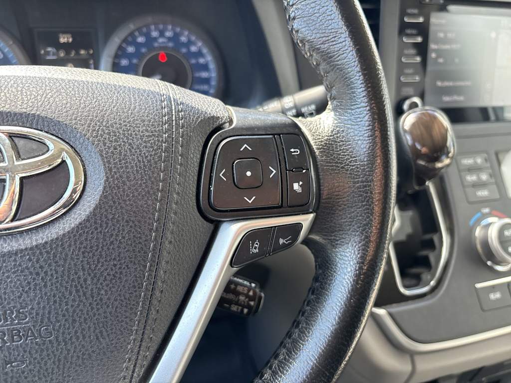 Thumbnail: 2020 Toyota Sienna - 14