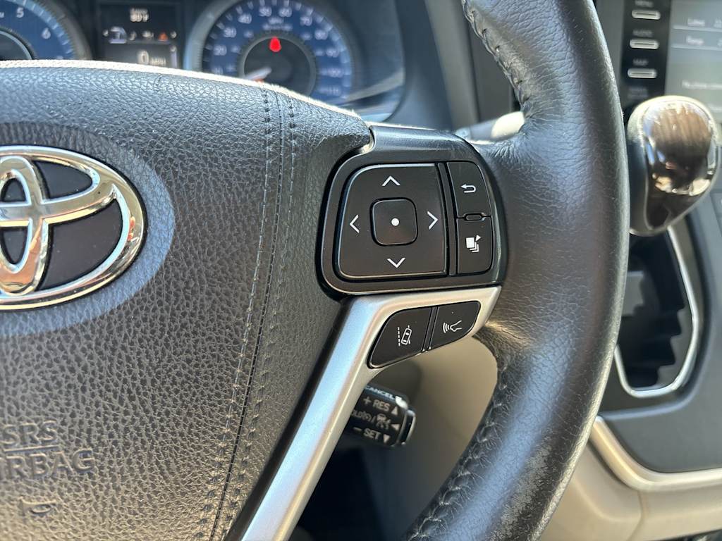 Thumbnail: 2020 Toyota Sienna - 15