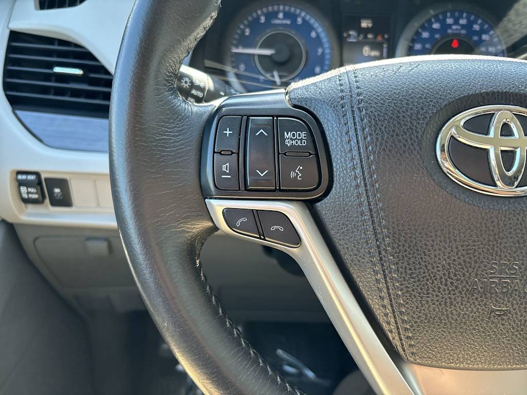 Thumbnail: 2020 Toyota Sienna - 14