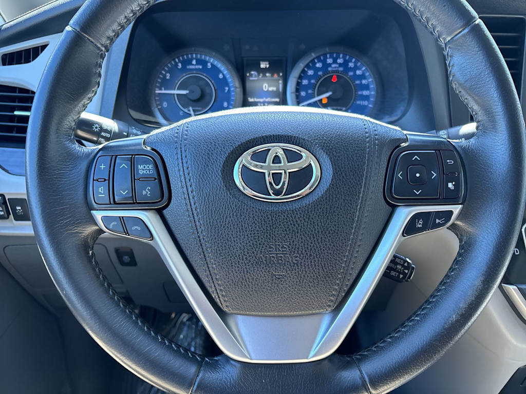 Thumbnail: 2020 Toyota Sienna - 13