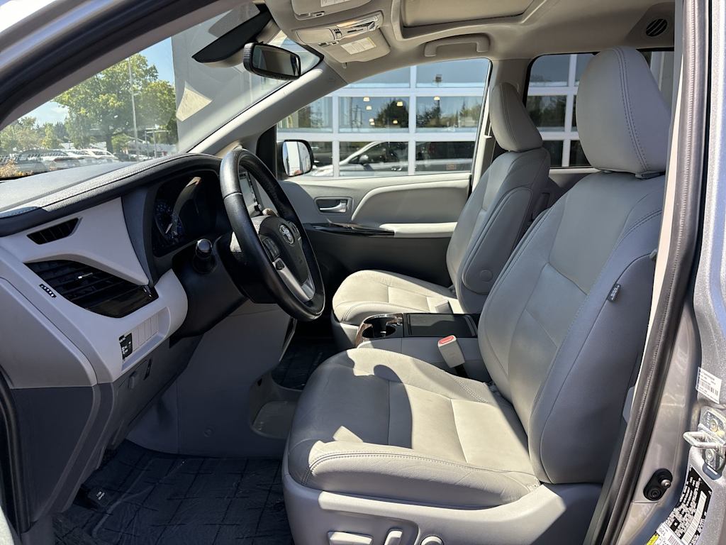 Thumbnail: 2020 Toyota Sienna - 6