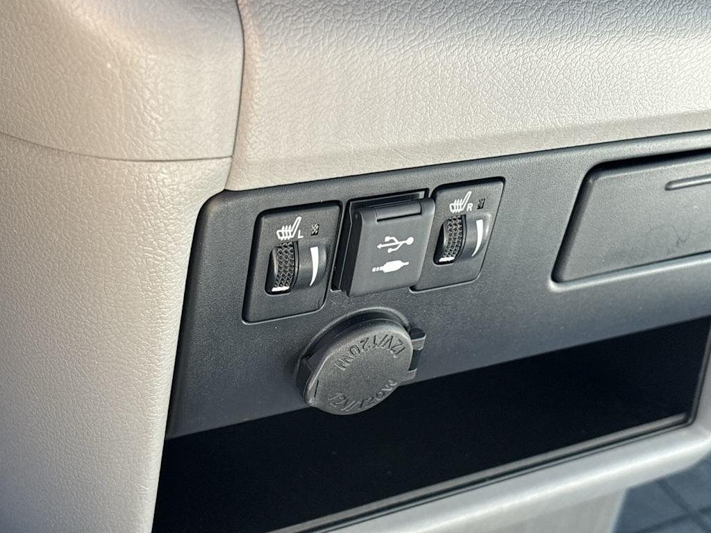 Thumbnail: 2020 Toyota Sienna - 25