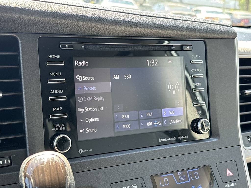 Thumbnail: 2020 Toyota Sienna - 19