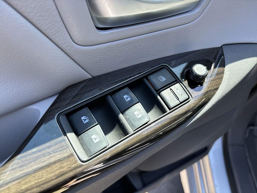 Thumbnail: 2020 Toyota Sienna - 11