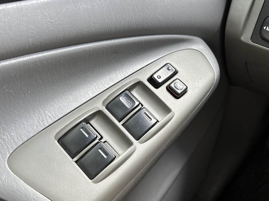 Thumbnail: 2005 Toyota Tacoma - 10