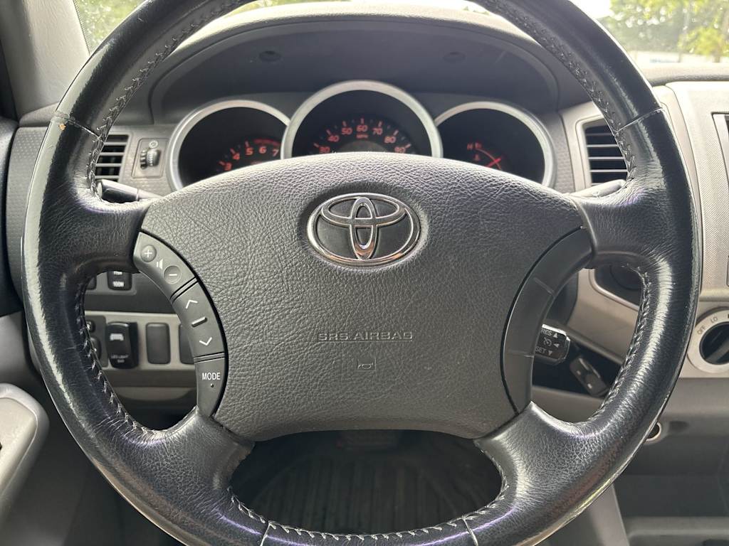 Thumbnail: 2005 Toyota Tacoma - 21