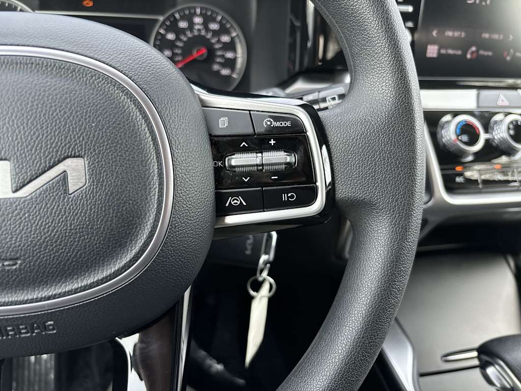 2023 Kia Sorento LX 16