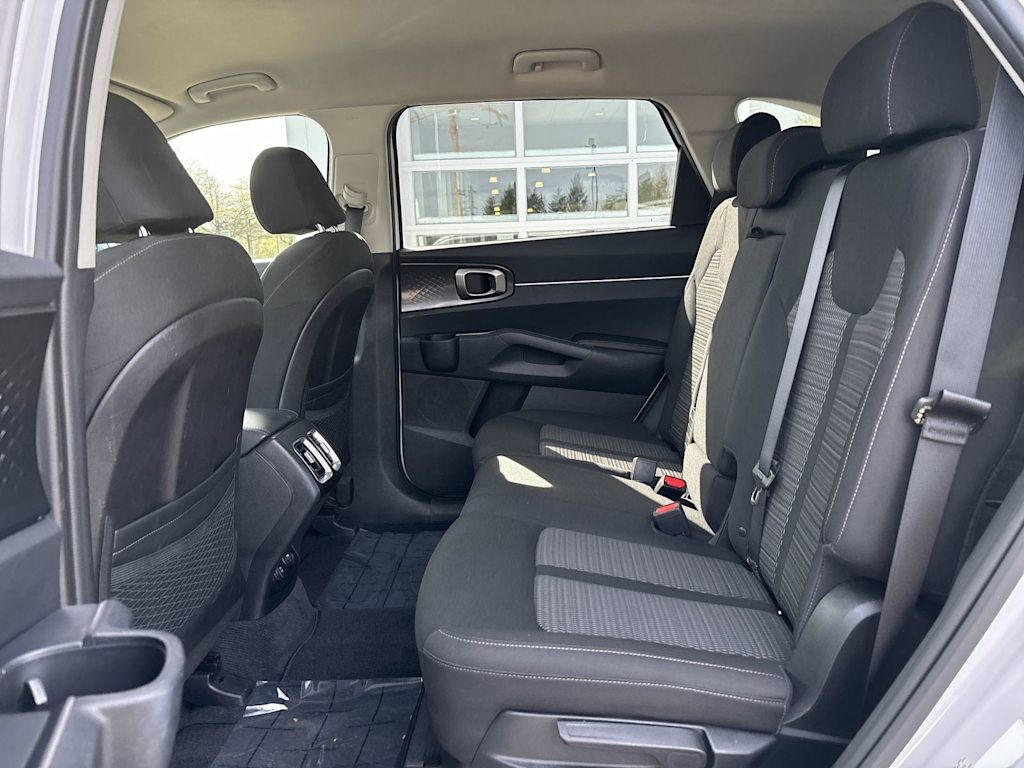 2023 Kia Sorento LX 12