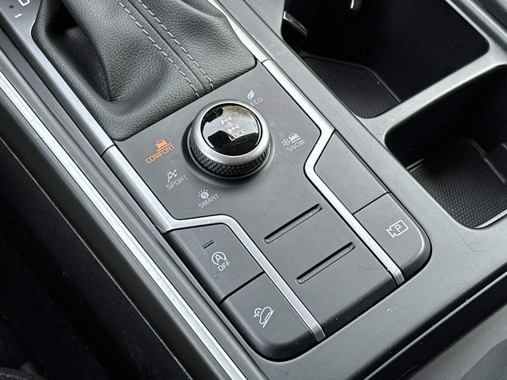 2023 Kia Sorento LX 10