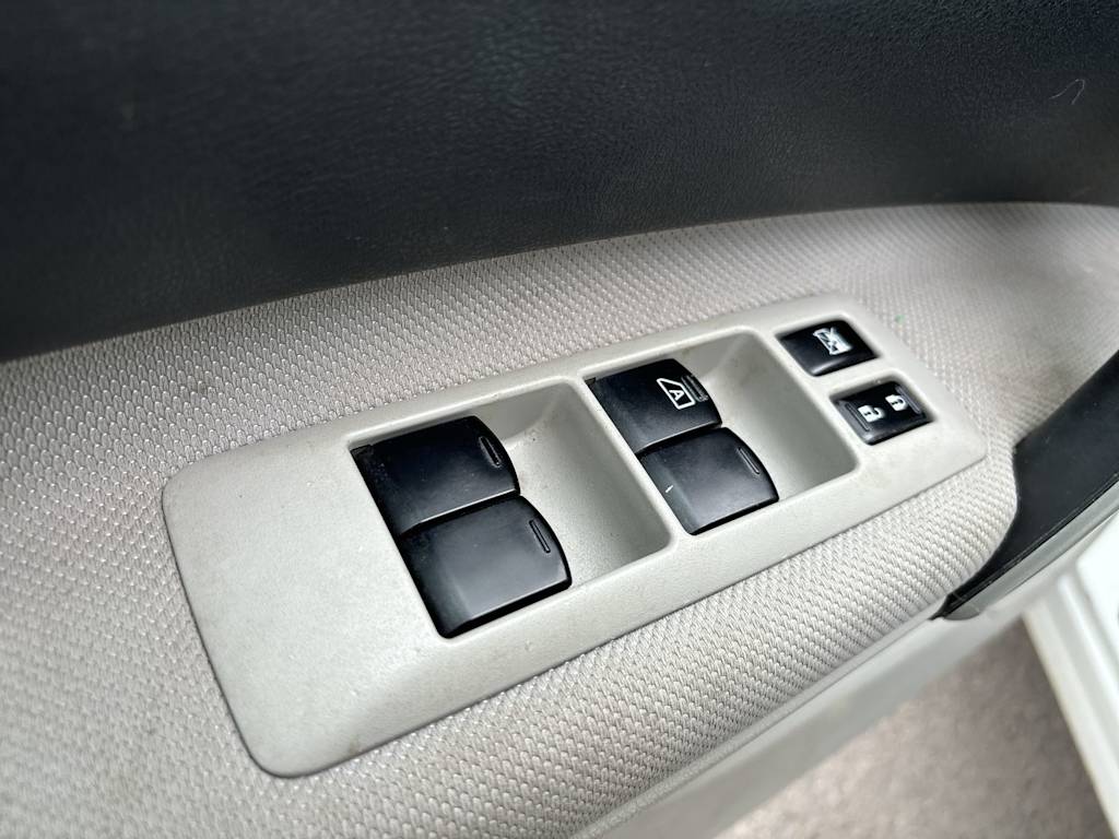 2015 Nissan Rogue S 12
