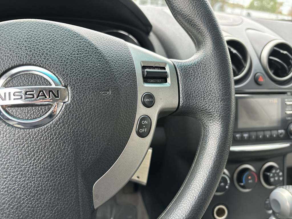 2015 Nissan Rogue S 16