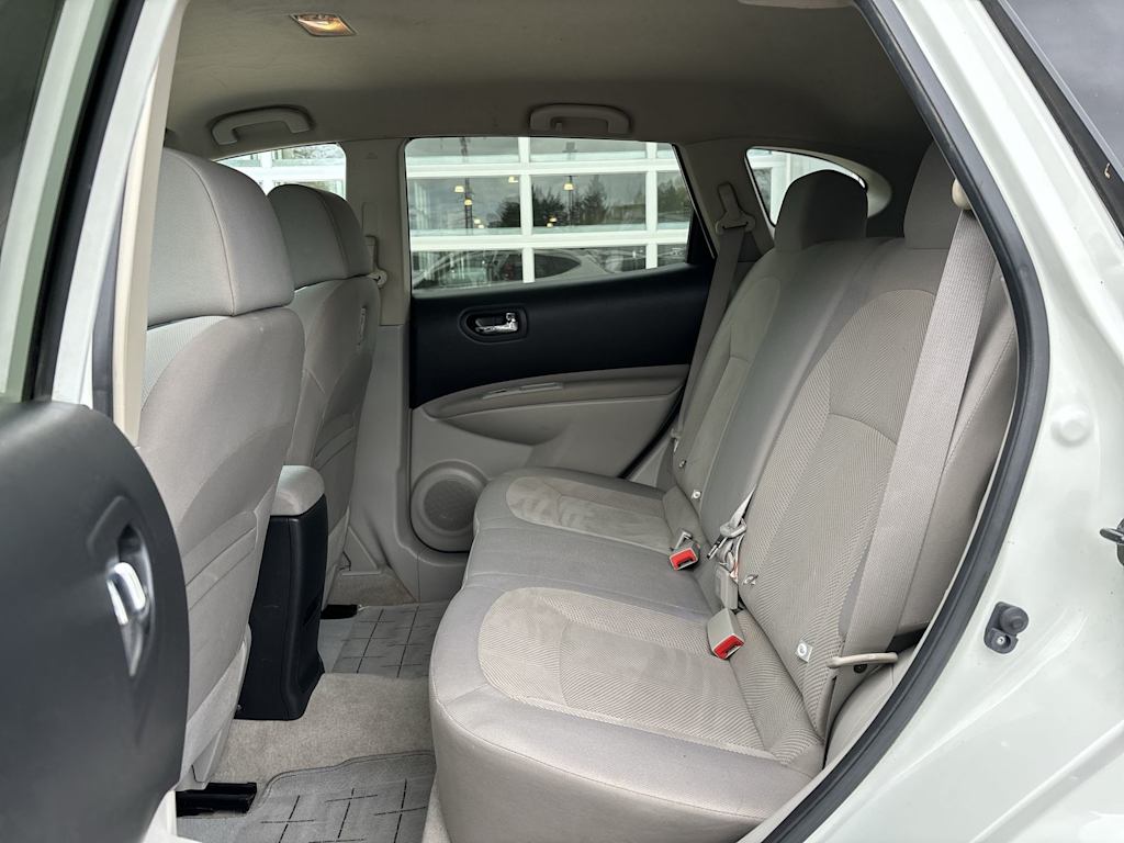 2015 Nissan Rogue S 11