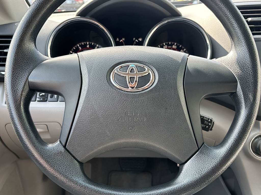 Thumbnail: 2010 Toyota Highlander - 15