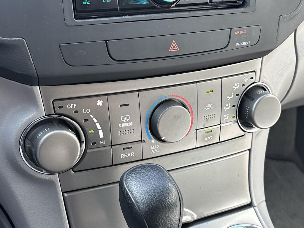 Thumbnail: 2010 Toyota Highlander - 18