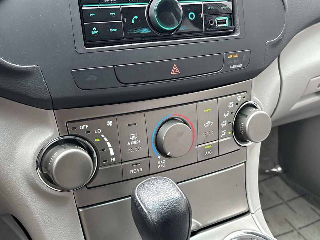 Thumbnail: 2010 Toyota Highlander - 18