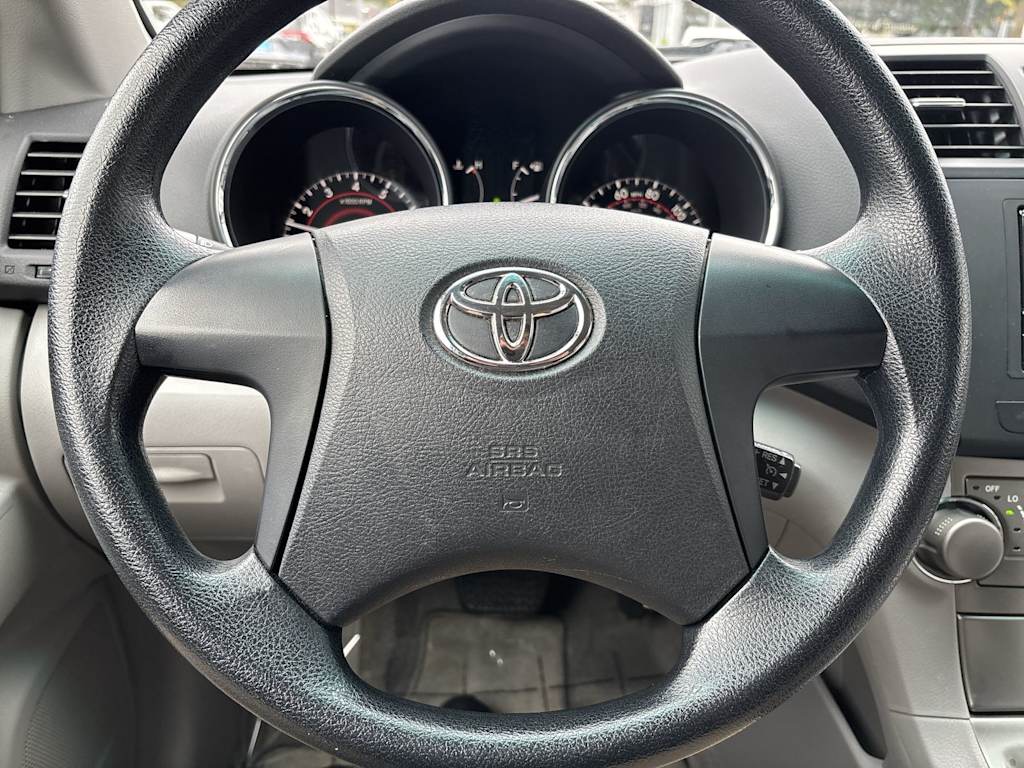 Thumbnail: 2010 Toyota Highlander - 16