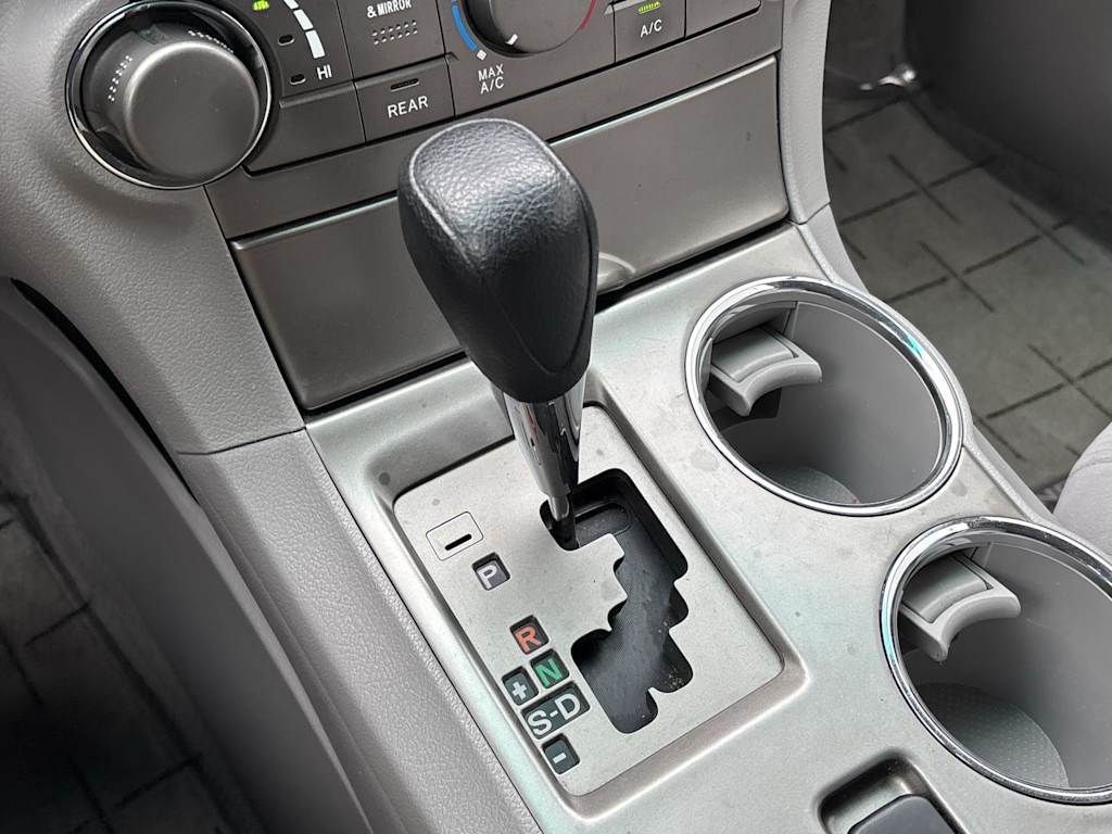 Thumbnail: 2010 Toyota Highlander - 9