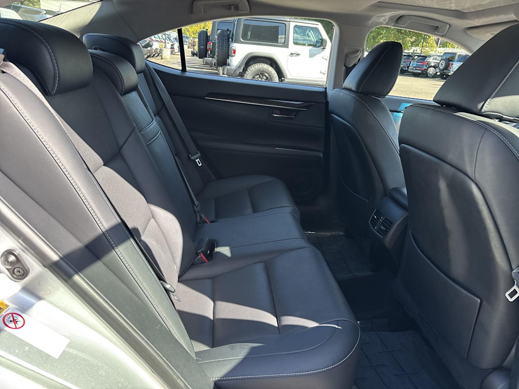 Thumbnail: 2016 Lexus ES - 8
