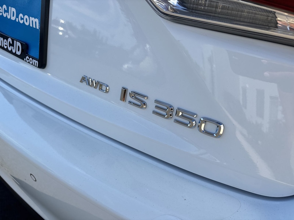 Thumbnail: 2020 Lexus IS - 11
