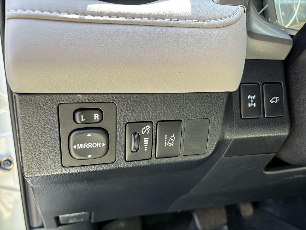 Thumbnail: 2016 Toyota RAV4 - 14