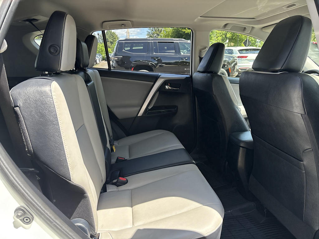 Thumbnail: 2016 Toyota RAV4 - 8