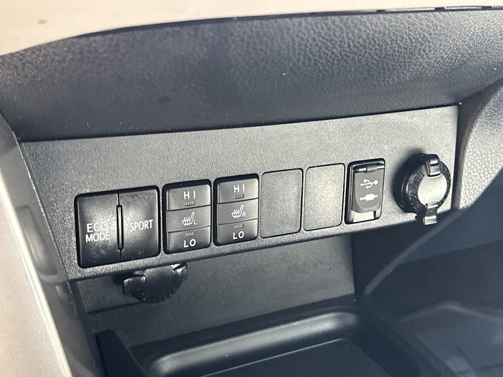Thumbnail: 2016 Toyota RAV4 - 25