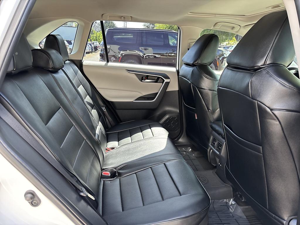 Thumbnail: 2020 Toyota RAV4 - 8