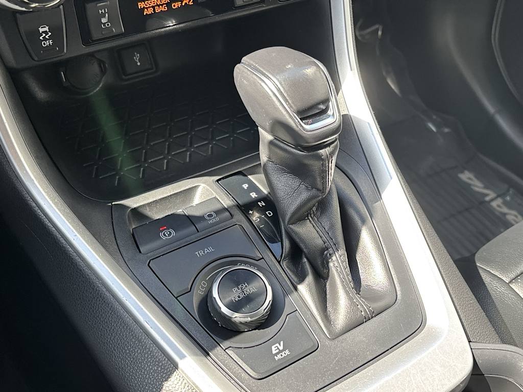 Thumbnail: 2020 Toyota RAV4 - 10