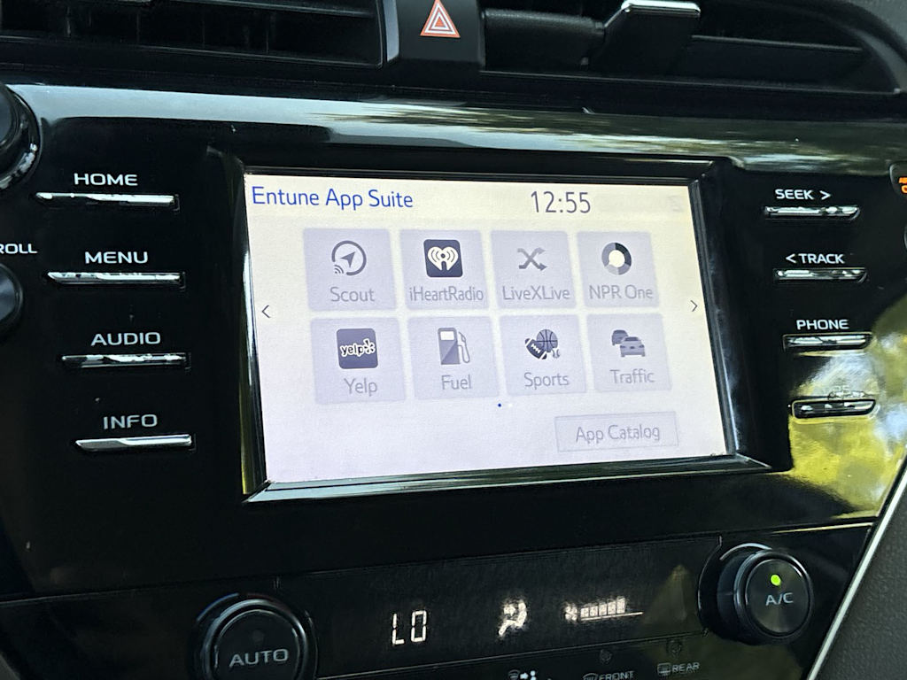 Thumbnail: 2018 Toyota Camry - 16