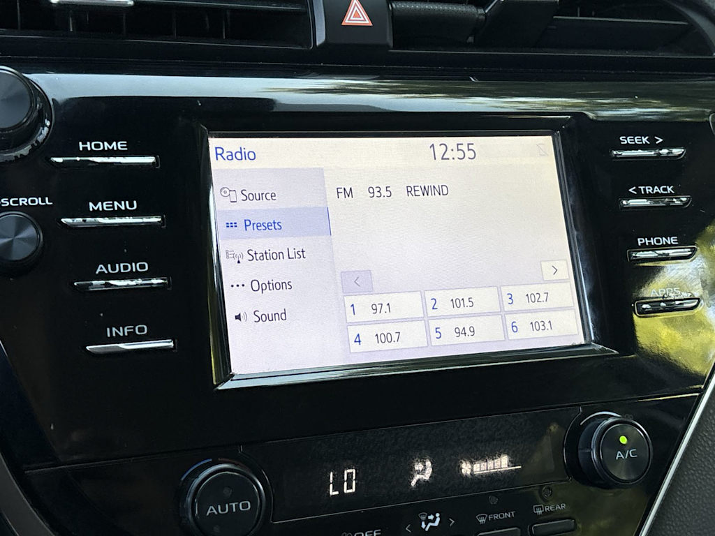 Thumbnail: 2018 Toyota Camry - 14
