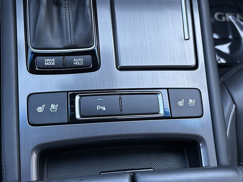 Thumbnail: 2015 Hyundai Genesis - 26