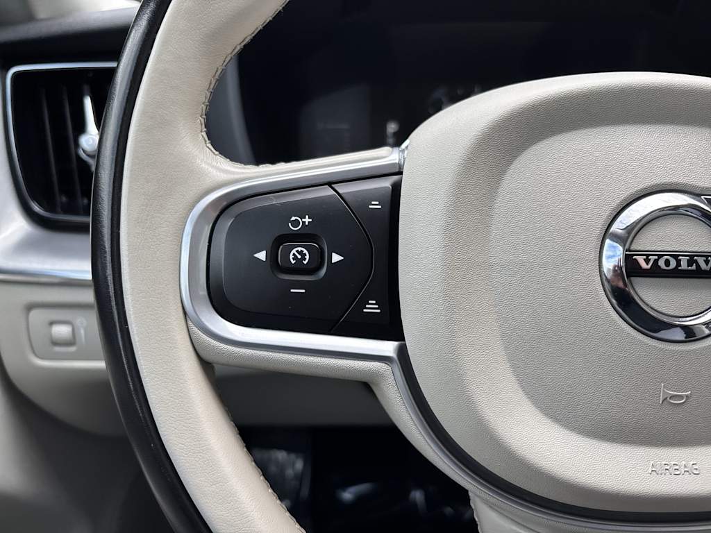 Thumbnail: 2018 Volvo XC60 - 15