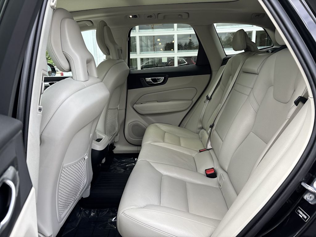 Thumbnail: 2018 Volvo XC60 - 12