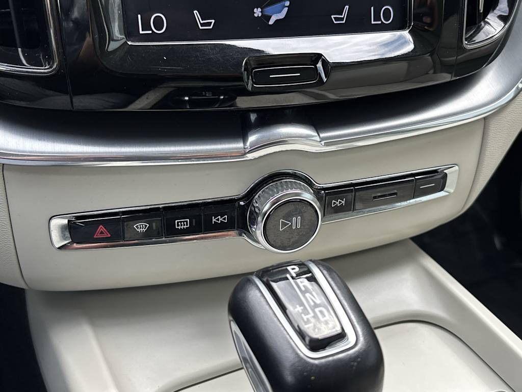 Thumbnail: 2018 Volvo XC60 - 9