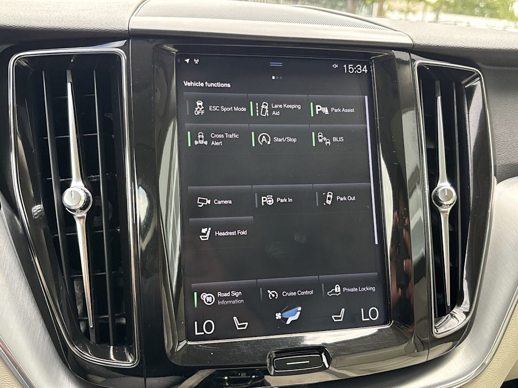 Thumbnail: 2018 Volvo XC60 - 22