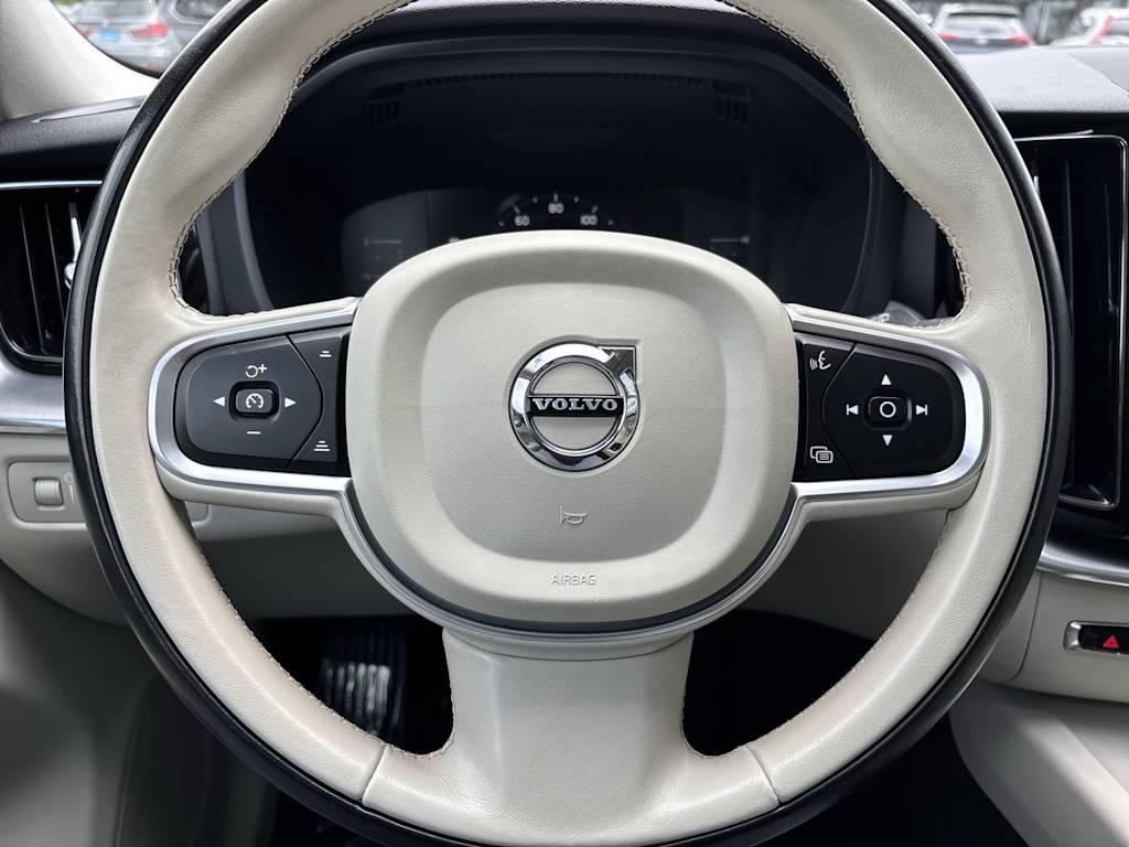 Thumbnail: 2018 Volvo XC60 - 2