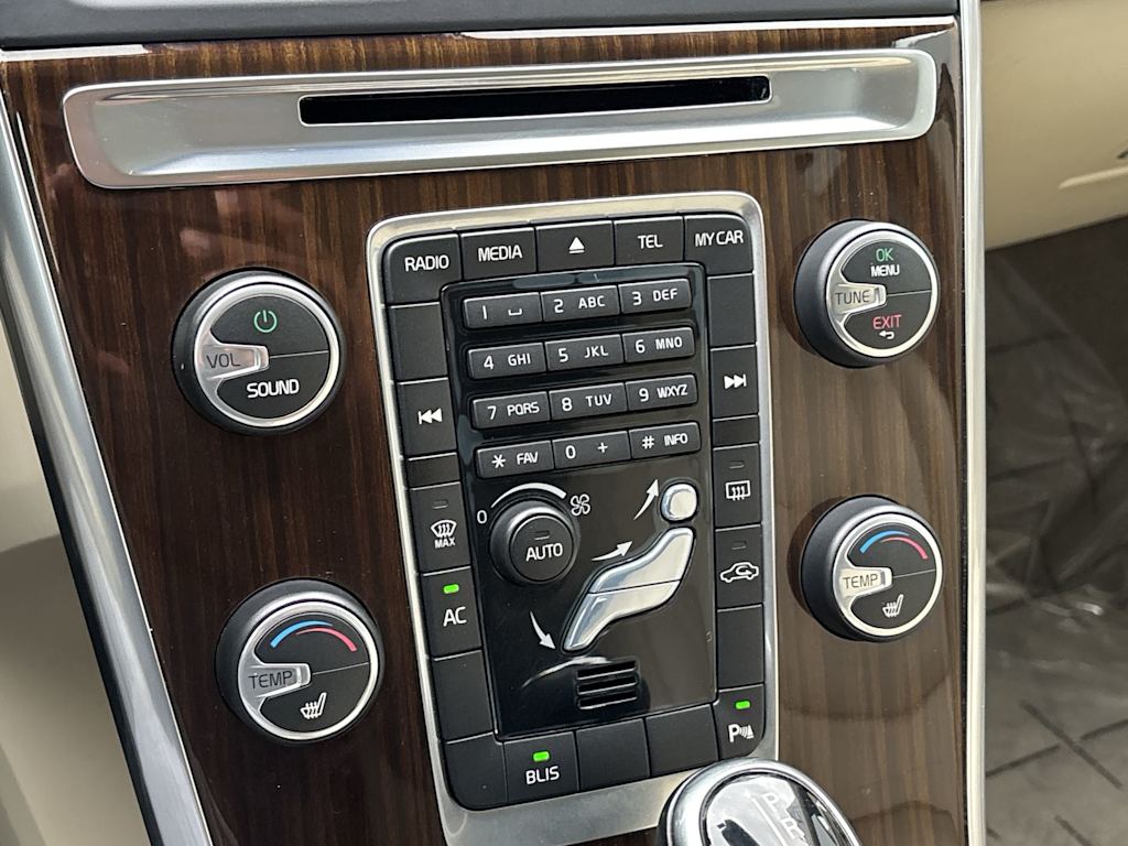 Thumbnail: 2014 Volvo XC60 - 23
