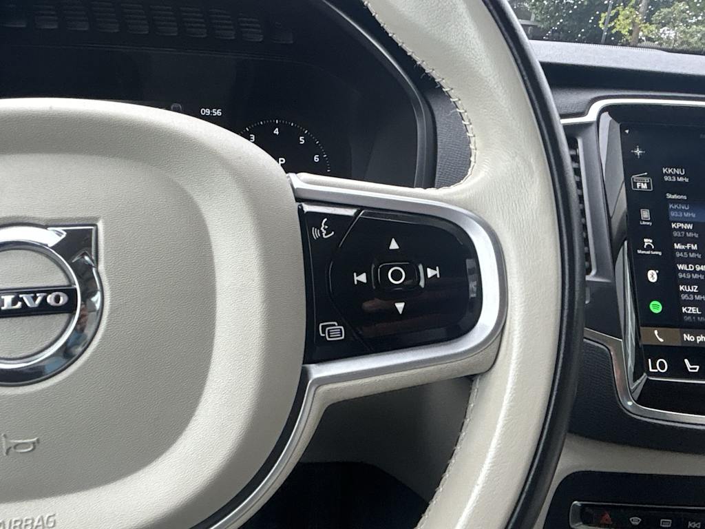 Thumbnail: 2020 Volvo XC90 - 17
