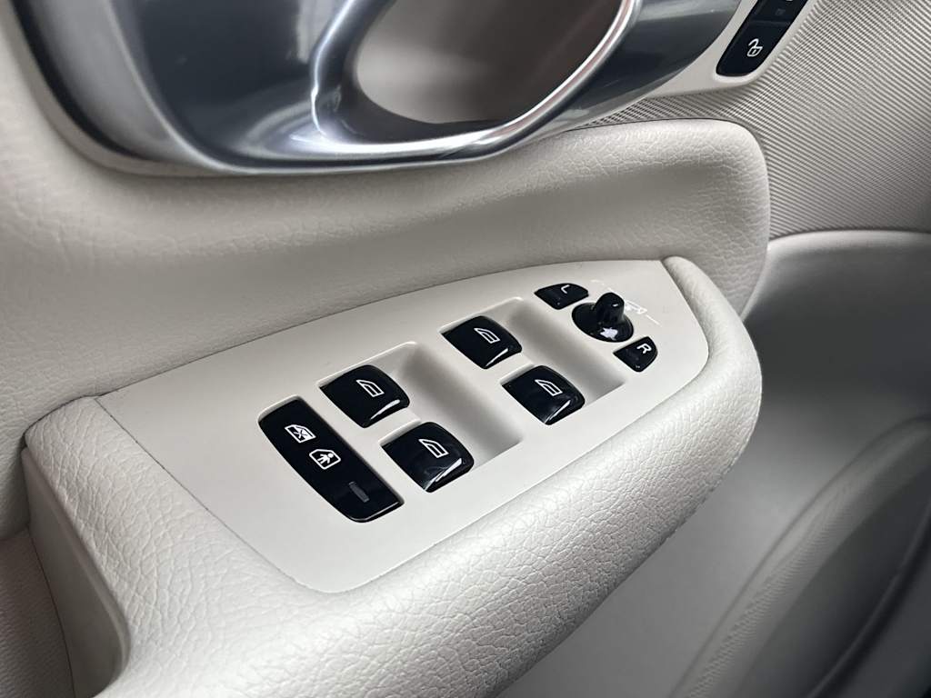 Thumbnail: 2020 Volvo XC90 - 30