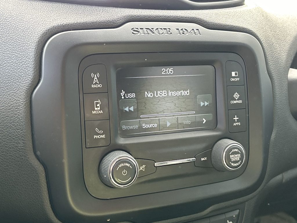 Thumbnail: 2016 Jeep Renegade - 15