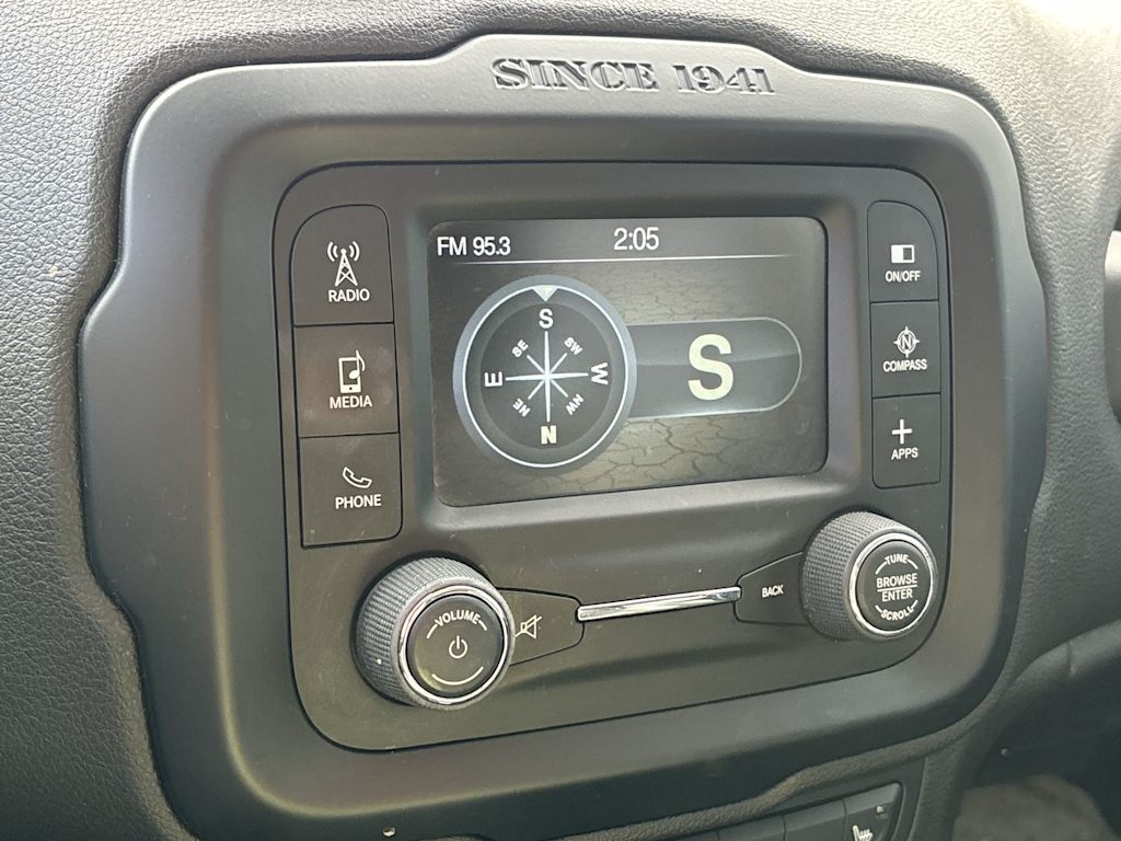 Thumbnail: 2016 Jeep Renegade - 17